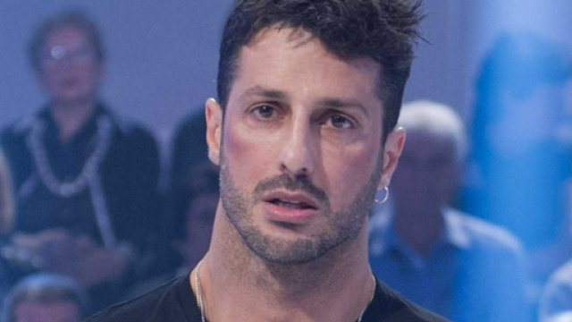 Fabrizio Corona avrebbe distrutto il camerino del GF: Mediaset pronta a chiedere i danni.
