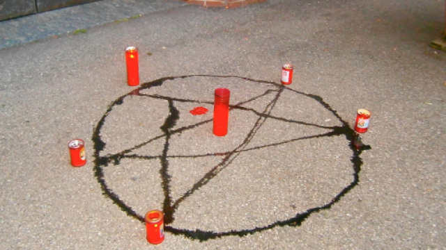 Florida, ragazzine tentano di uccidere i compagni con un rituale satanico