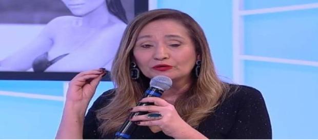 Sonia Abrão fala sobre o pavor do câncer que teve em um dado momento de entrevista Sonia Abrão fala sobre o pavor do câncer que teve em um dado momento de entrevista
