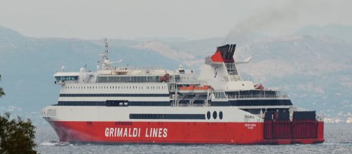 Palermo, incendio divampa su una nave della Grimaldi Lines: paura per 262 passeggeri (Nave Cruise Ausonia, foto di repertorio)