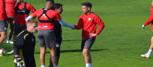 Míchel poniendo paz entre Bebé y Álex Moreno (foto de Unión Rayo). Míchel poniendo paz entre Bebé y Álex Moreno (foto de Unión Rayo).