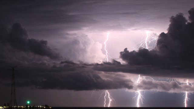 Allerta Meteo, lo scirocco flagella l'Italia: rischio alluvioni.