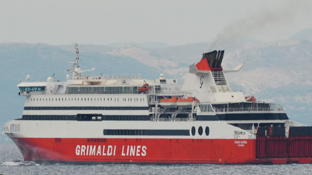 Palermo, incendio divampa su una nave della Grimaldi Lines: paura per 262 passeggeri (Nave Cruise Ausonia, foto di repertorio)