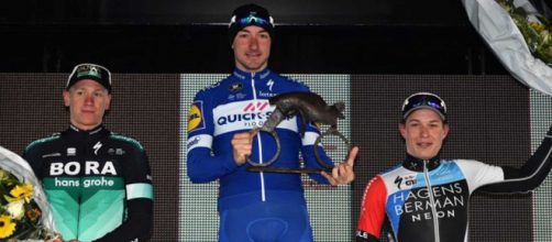 Il giovanissimo Jasper Philipsen sul podio a La Panne con Viviani e Ackermann