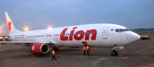 Passengers on Jakarta-Belitung Lion Air flight disembark plane ... - coconuts.co