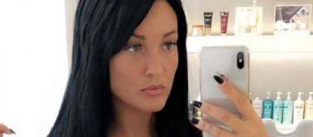 Aurélie Dotremont accro à la chirurgie esthétique, sa dernière photo choque les fans. Aurélie Dotremont accro à la chirurgie esthétique, sa dernière photo choque les fans.