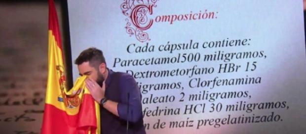Dani Mateo imputado por ultraje a la bandera a causa de la denuncia de un sindicato policial. Dani Mateo imputado por ultraje a la bandera a causa de la denuncia de un sindicato policial.