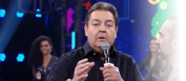 No Domingão do Faustão, apresentador desmentiu Sonia Abrão. No Domingão do Faustão, apresentador desmentiu Sonia Abrão.