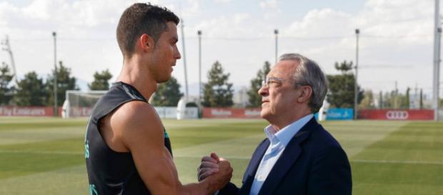 Real Madrid : Cristiano Ronaldo s'en prend à Florentino Pérez Real Madrid : Cristiano Ronaldo s'en prend à Florentino Pérez