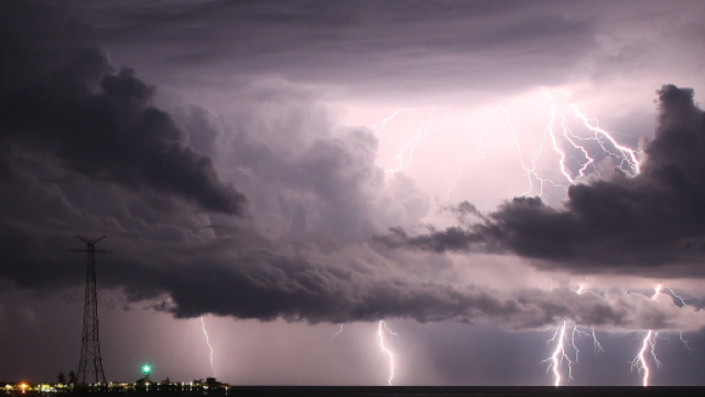 Giordania, bus travolto da una inondazione a causa del maltempo: 19 morti