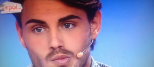 GF Vip: Francesco Monte in lacrime durate una chiacchiarata confidenziale con Walter Nudo.