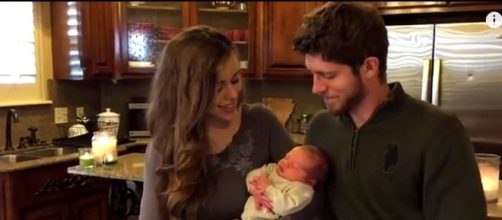 Jessa Duggar Seewald says her family does not have a rule keeping single sister Jana off social media. [Image Source: The List - YouTube]