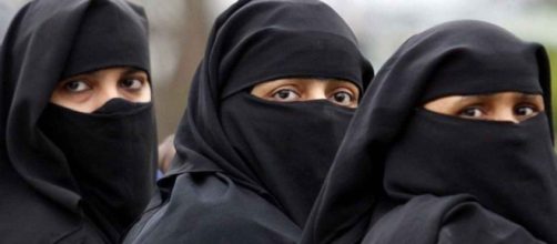 le donne col burka nella repubblica islamica