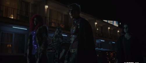 Robin forms his own team with Starfire, Raven, and Beast Boy in the new 'Titans' trailer [Image Credit: Netflix UK/YouTube screencap]