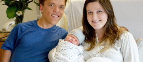 Zach and Tori Roloff with baby J - Dwarism awareness - TLC | YouTube