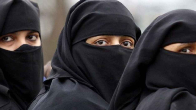 le donne col burka nella repubblica islamica