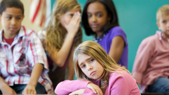 Napoli: 17enne malata di cancro derisa e picchiata da compagna