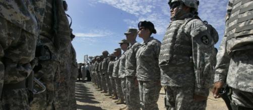 El Gobierno de los Estados Unidos informó este lunes que enviará a unos 5.200 soldados a la frontera con México