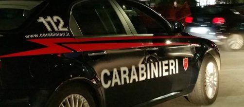 Lecce, litigano per un debito: 47enne accoltellato per strada, arrestato un 28enne