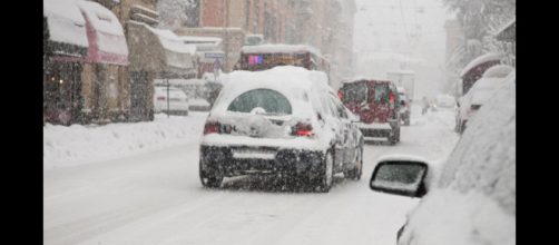 Maltempo, in Francia fermi 2000 veicoli per la neve