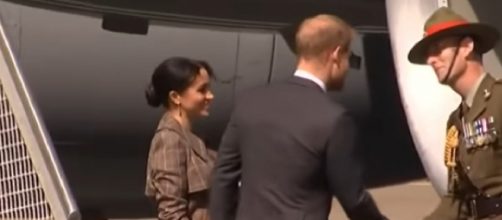 Meghan Markle, Prince Harry arrive in Wellington, New Zealand [Image courtesy - | Newshub YouTube video]