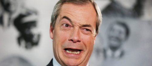 Nigel Farage considera la Commissione europea una nuova dittatura formata da gangster