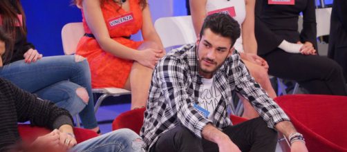 Uomini e donne, Lorenzo fa infuriare Maria
