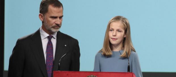 El rey Felipe VI junto a la princesa Leonor El rey Felipe VI junto a la princesa Leonor