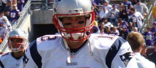 Tom Brady and the Patriots look to climb back towards first place in the AFC East in Week 5. [Image via Wiki Commons]