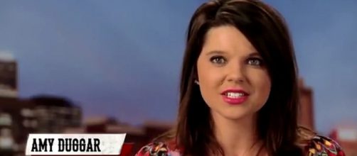 Cousin Amy, known for appearing on TLC, seems to be back in the Duggar family's embrace. [Image Source: Nicki Swift - YouTube]