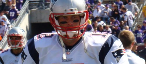 Tom Brady and the Patriots look to climb back towards first place in the AFC East in Week 5. [Image via Wiki Commons]