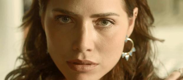 Rosa inicia sua redenção em Segundo Sol. (Foto: Divulgação TV Globo) Rosa inicia sua redenção em Segundo Sol. (Foto: Divulgação TV Globo)