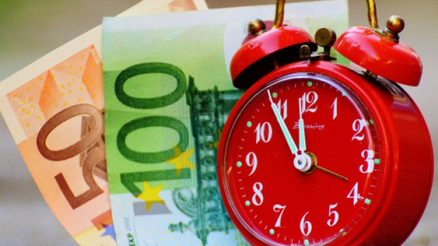 Per fermare lo spread Siri propone di dare Bot e Btp alle famiglie - blastingnews.com