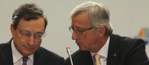 Draghi, Juncker e gli euroburocrati minacciano l'Italia