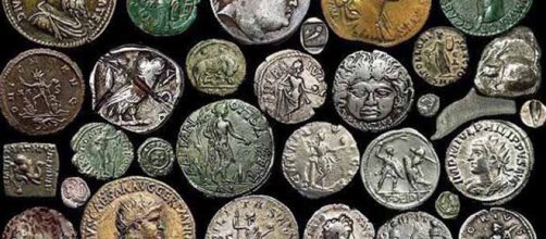 Negozio di numismatica a Firenze da anni punto di riferimento di ricettatori.