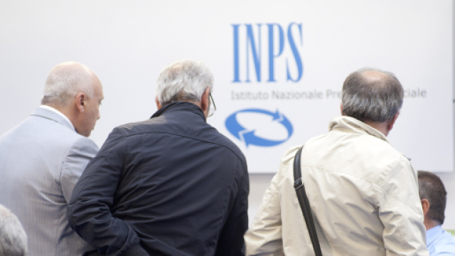 Pensione anticipata quota 100: restano fuori i precoci, si ipotizza uscita a 41,10 e 42,10.