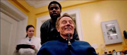 "The Upside" stars Bryan Cranston and Kevin Hart as a former convict and billionaire quadriplegic. [Image @choseAmobile1/Twitter]