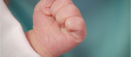 Stupra un neonato di due settimane: pedofilo sorvegliato 24 ore per proteggerlo dagli altri detenuti - Leggo.it