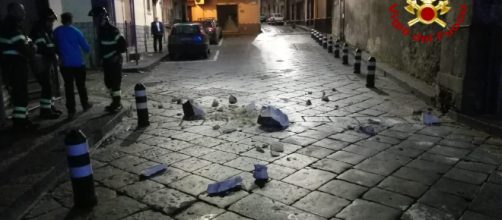 Terremoto quasi del 5° grado nel Catanese: gente per la paura esce ... - lasicilia.it