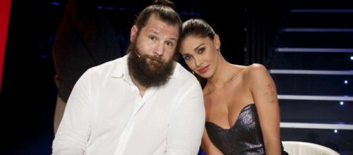 Martin Castrogiovanni e Belen Rodriguez nello studio di Tu si que vales.