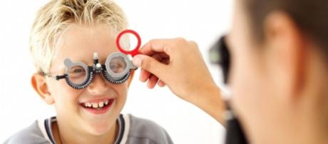 Miopia Più PresenteComputer I Cellulari E Sempre Nei Bambini DYEIe9WH2