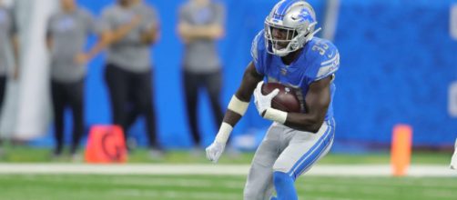 Kerryon Johnson has helped the Lions offense in a big way so far in 2018. [Image via Detroit Lions.com/YouTube]