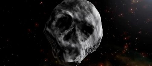 Tanto inconsueto e suggestivio quanto innocuo, un asteroide a forma di teschio passerà nelle vicinanze della Terra il prossimo 11 novembre.