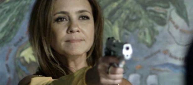 Laureta decide acabar com o irmão e escolhe Karola para fazer o serviço Laureta decide acabar com o irmão e escolhe Karola para fazer o serviço
