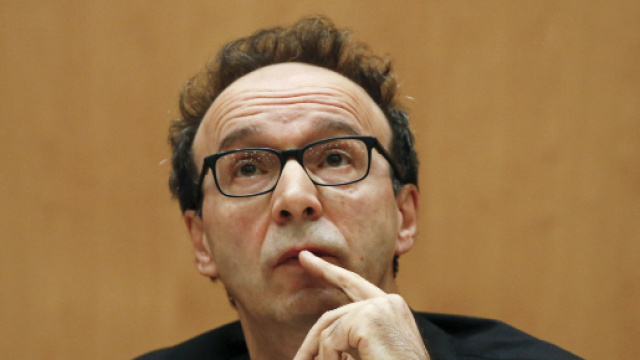 Roberto Benigni, Premio Oscar 1999 con La vita &egrave; bella - yahoo.com