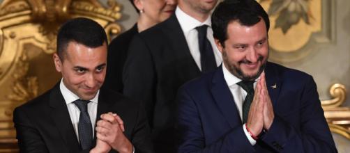 Al giuramento Di Maio e Salvini "pregano" - Foto Tgcom24 - mediaset.it