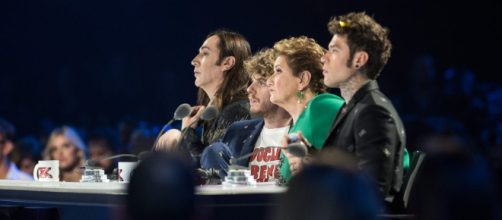 La giuria di X-Factor 12 durante la prima puntata del live