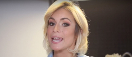 Les Marseillais : Carla lynchée sur le net pour son comportement, Julien vient la défendre