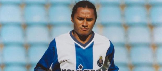 Jogador defendeu o Porto em três temporadas Jogador defendeu o Porto em três temporadas