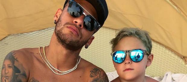 Jogador Neymar com o filho, Davi Lucca. Jogador Neymar com o filho, Davi Lucca.